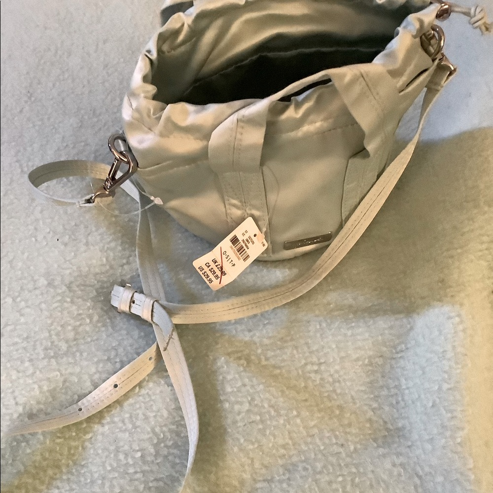 V.S pink crossbody 💅🏻